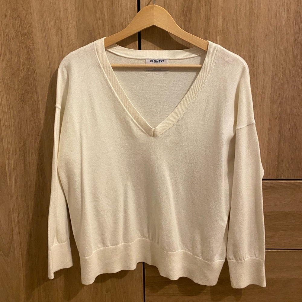 White Cream V Neck Sweater. medium. never worn.